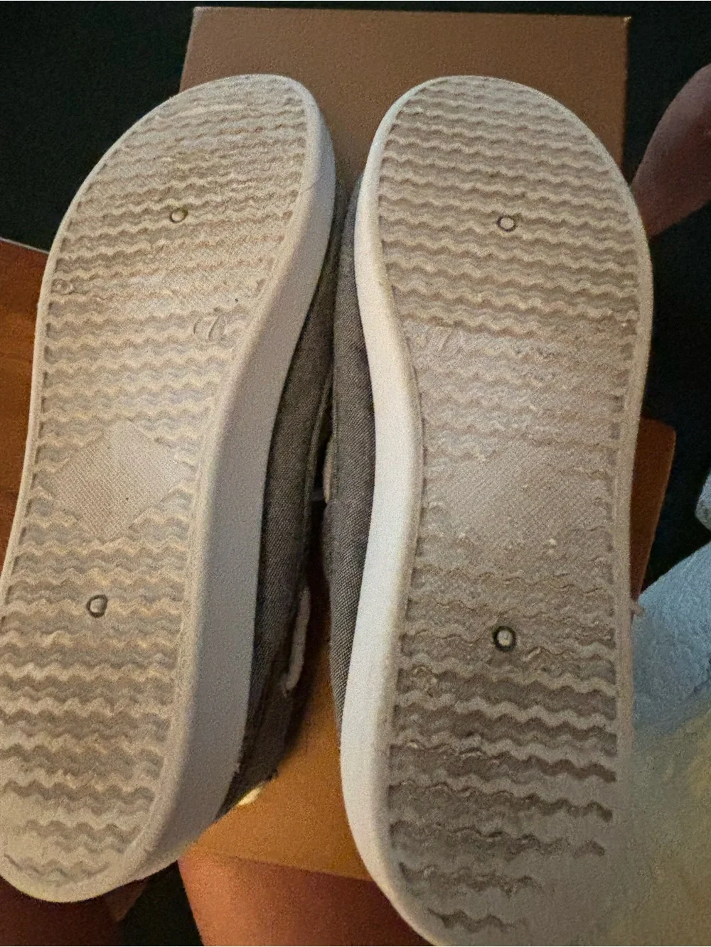 Great condition Women’s Grey Canvas Boat Shoes with White Laces. Sz 7.